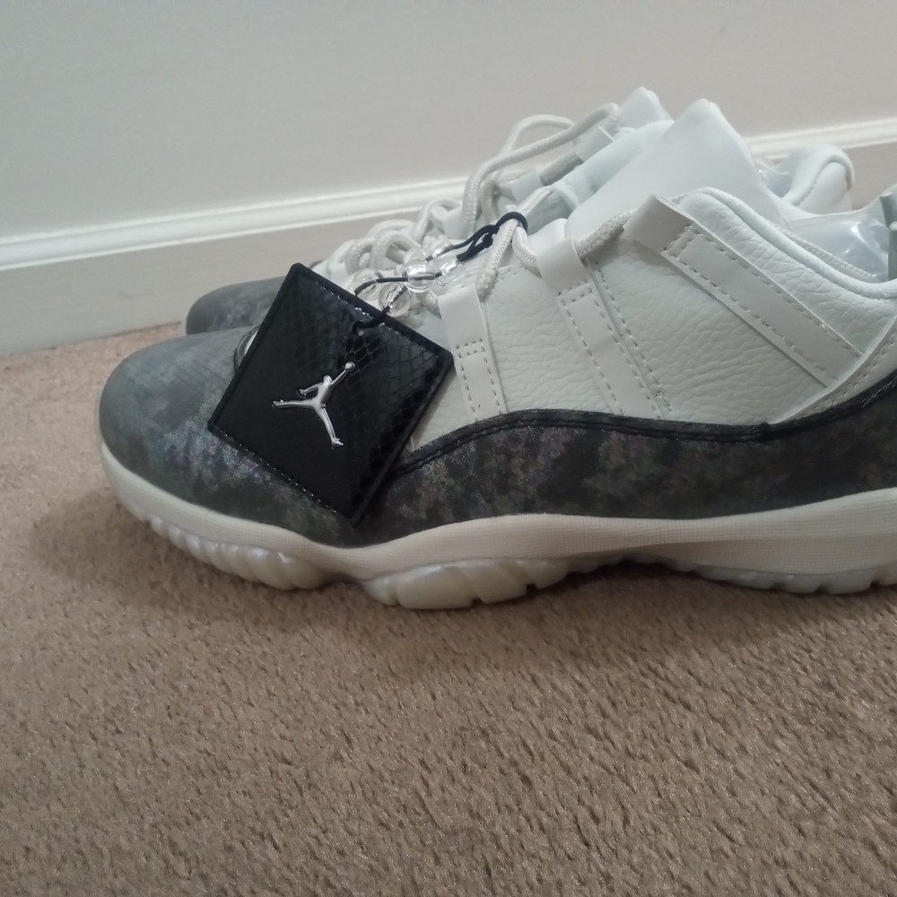 Men's Jordan Retro 11 Low Year Of The Snake Sz 11
